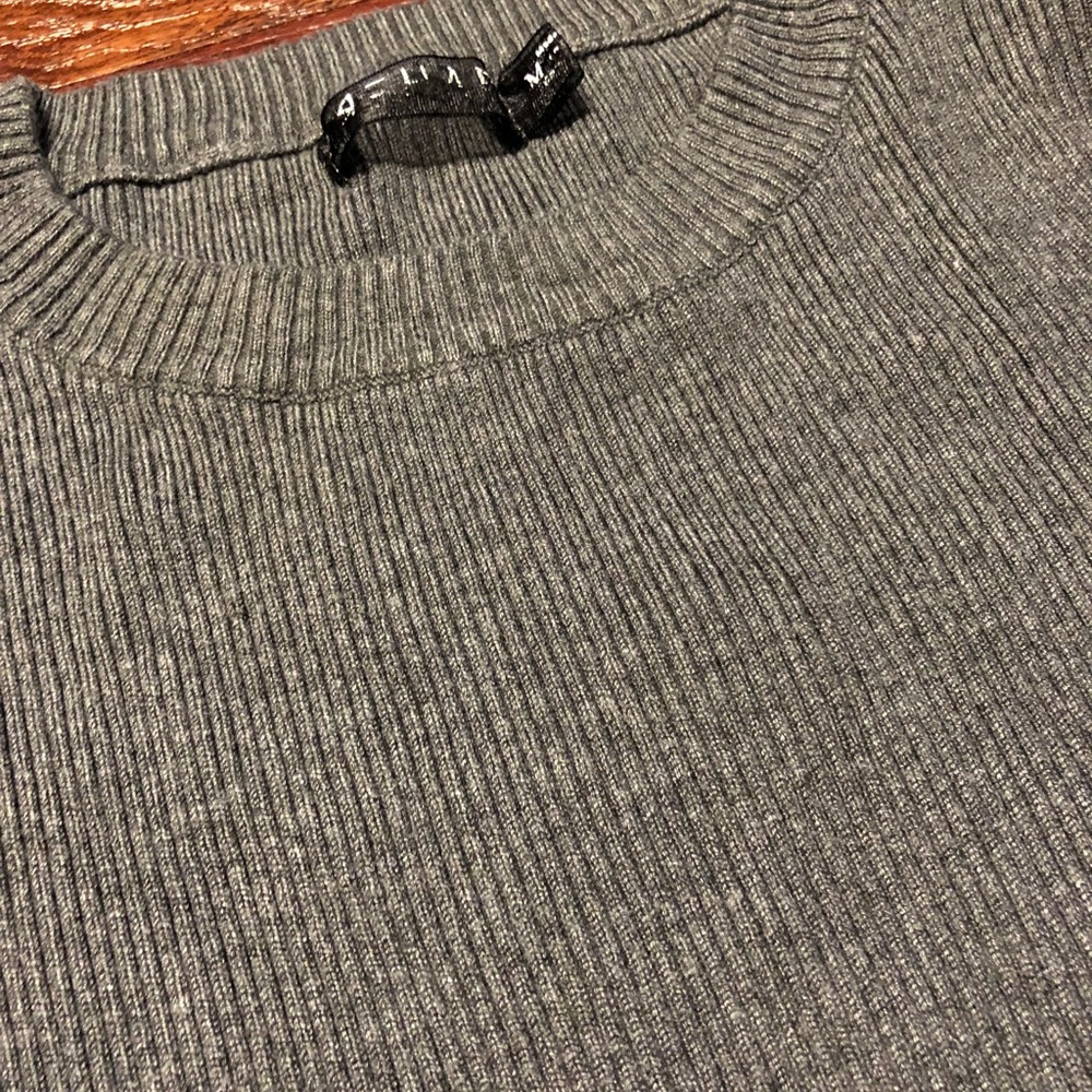 FINAL SALE‼️ Long sleeve semi crop top ✨✨